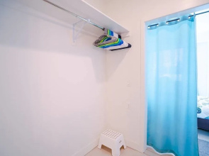 Minimalist & Alluring Condo, Walk to Mile High