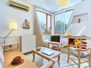 Bright Luxuriously Simple Apartment With Shared Pool