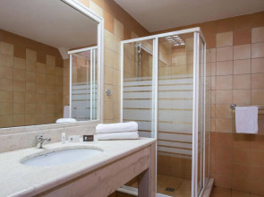 Elmi Suites Beach Hotel - All Inclusive