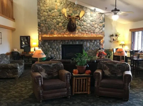 Moose Lake Lodge & Suites