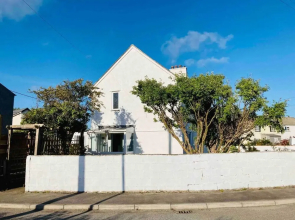 Cosy Classy 2-bed Maisonette, Village nr Newquay