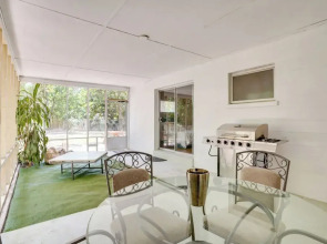 Charming Mid-century House - Just Steps to Lake!