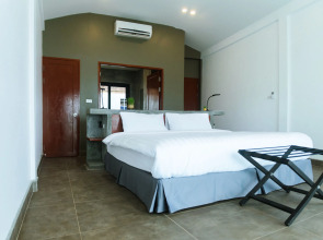 Sanctuary Nam Ngum Beach Resort