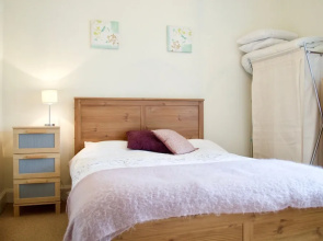 1 Bedroom Flat In Meadowbank