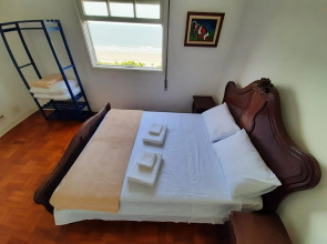 Apartamento amplo e charmoso, frente ao mar.