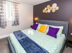 Luxury 1 BR With King Bed - Near Byward Market