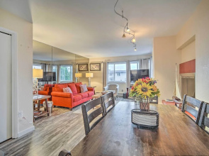 Walk to Downtown & Coast Trail: Condo in Anchorage