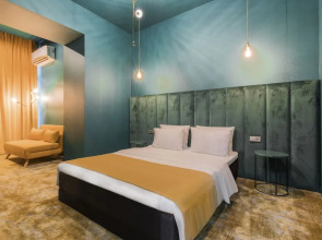 Отель HB Freeze Inn