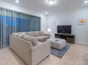 Solterra 5BR Townhouse w Splash Pool