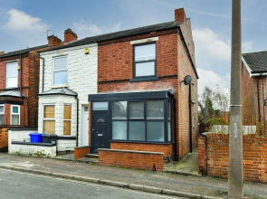 Long Eaton Modern 4bed House