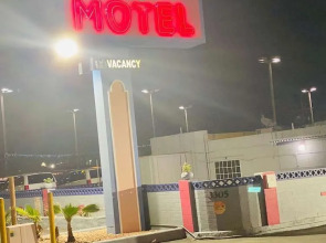 Lucky cuss Motel
