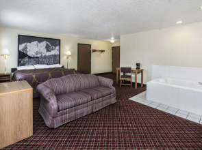 Super 8 by Wyndham Fountain