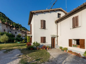 Borgo Santa Lucia Apartment with Private Parking & Garden