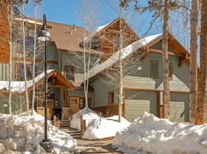 Seasons 3 Bedroom Townhome in Lakeside Village