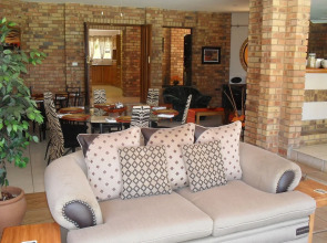 8 Royal Palm Bed & Breakfast