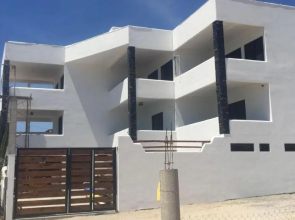 Casa Arrecife - Cozy Suite, Fast Wifi & Balcony! Beach is steps away!