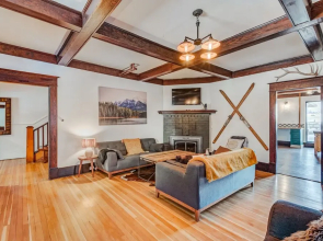 Rocky Mountain Retreat- Enormous House Sleeps 23