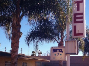 Downtown Motel 7