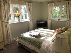 Daweswood - Luxury cottage, lake access & hot tub
