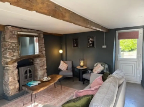 Ty Llaeth 2-bed Cottage, Sleeps 4, Pet Friendly