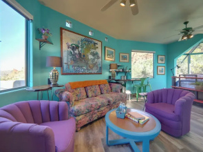 Amazing Views & On-site Hiking: Sedona Studio