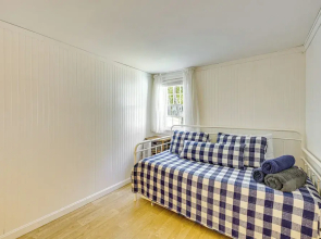 2 Mi to Coastline: Cozy Wellfleet Escape w/ Deck