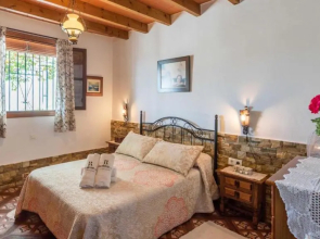 Casa Lola Sayalonga by Ruralidays