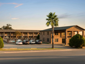 Super 8 by Wyndham Universal City