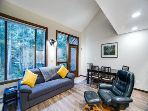 Snowater Condo #story Condo - Sleeps 4 - Close to Community Amenities!