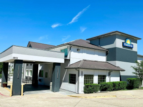 Days Inn by Wyndham Arlington