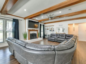 Stunning Baton Rouge Home w/ Pool: Near Lsu!