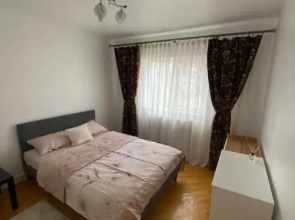 Lovely 1 bedroom cando with free parking.