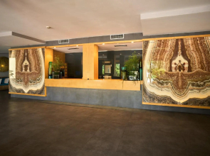 Delfina Palace Hotel