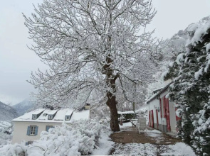 Comfortable farm house Petit Barzun, in the Parc National Pyrenees
