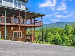 Heavenly Views - Amazing Mountain Views 8 Bedroom Cabin by Heavenly Views Resort