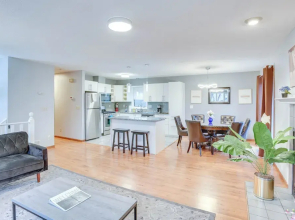 Lovely Minneapolis Home Near Target Field!