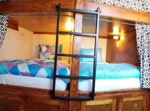 De Alamo Hostile - Hostel
