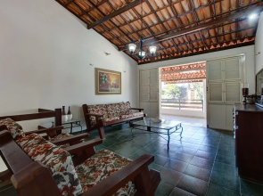 Casa com piscina privativa perto do mar