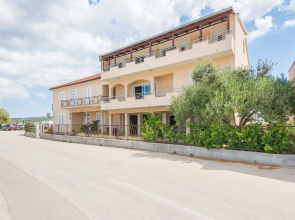 Beachfront Apartment Mira 2