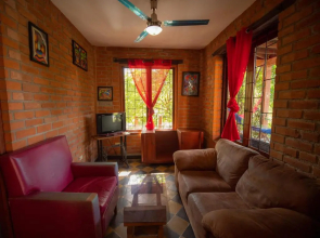2 bedroom apartment in lush garden, 3 blocks from beach and center of San Juan