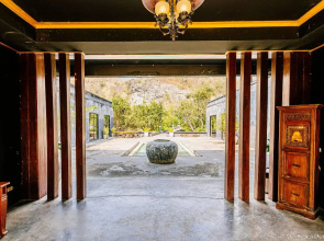 Avartarn Miracles Hotel