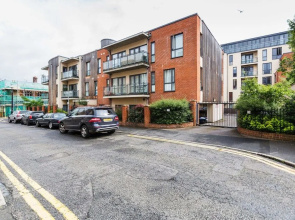 Roomspace Apartments -Westnye House