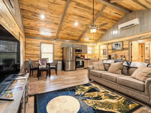Pet-friendly Broken Bow Cabin Near Lukfata Creek!