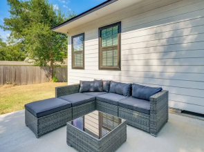 1 Mi to Dtwn Brenham! 'the Bell & Bloom Cottage'