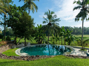 Romantic Honeymoon Villa Overlooking Rice Fields
