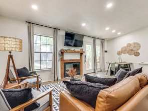 Walk to Table Rock Lake: Updated Cabin w/ Deck!