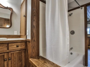 Hilltop - Serenity Bay Resort 2 Bedroom Cabin