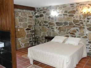 House With 3 Bedrooms in Molares , With Shared Pool, Furnished Garden and Wifi