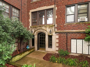 Simple and Roomy 1BR Apt in Evanston