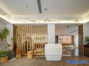 Floral Hotel · Huoshan Daijian Yinshe Hotel (Nanyueshan Scenic Area)